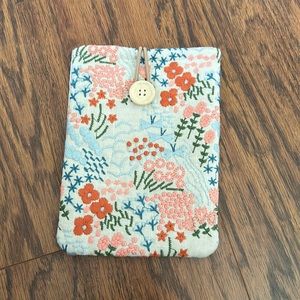 Embroidered Kindle/ Tablet Case- 6”